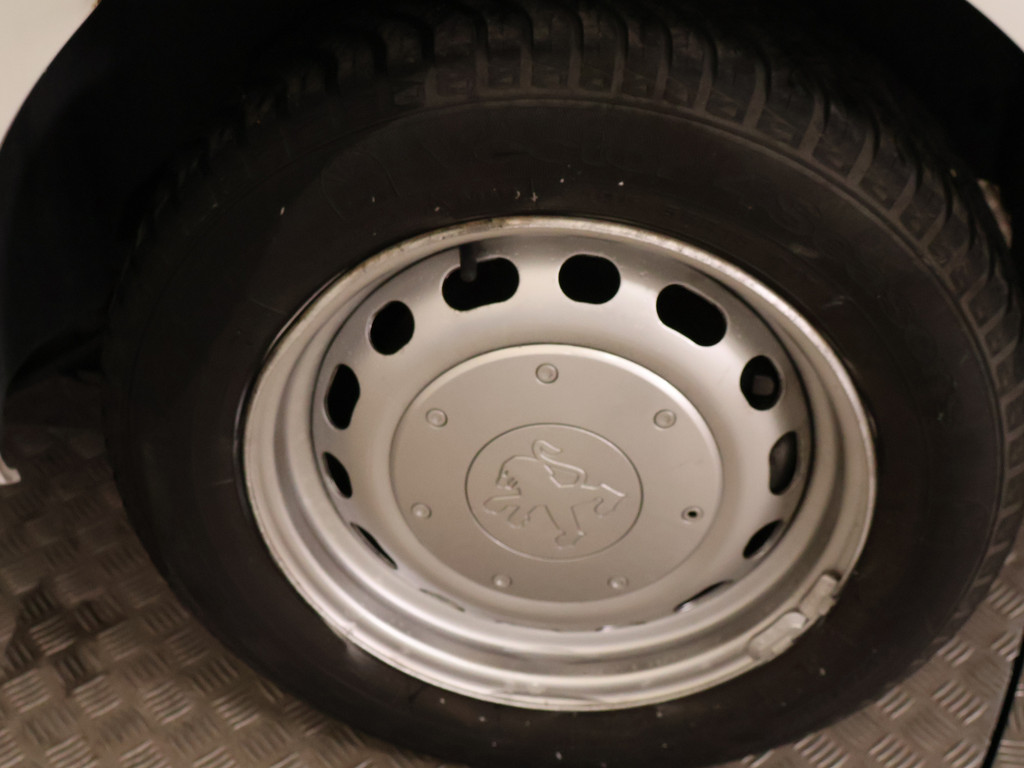 53247590-12.jpg
