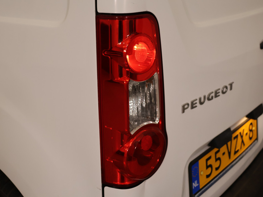 53247590-9.jpg